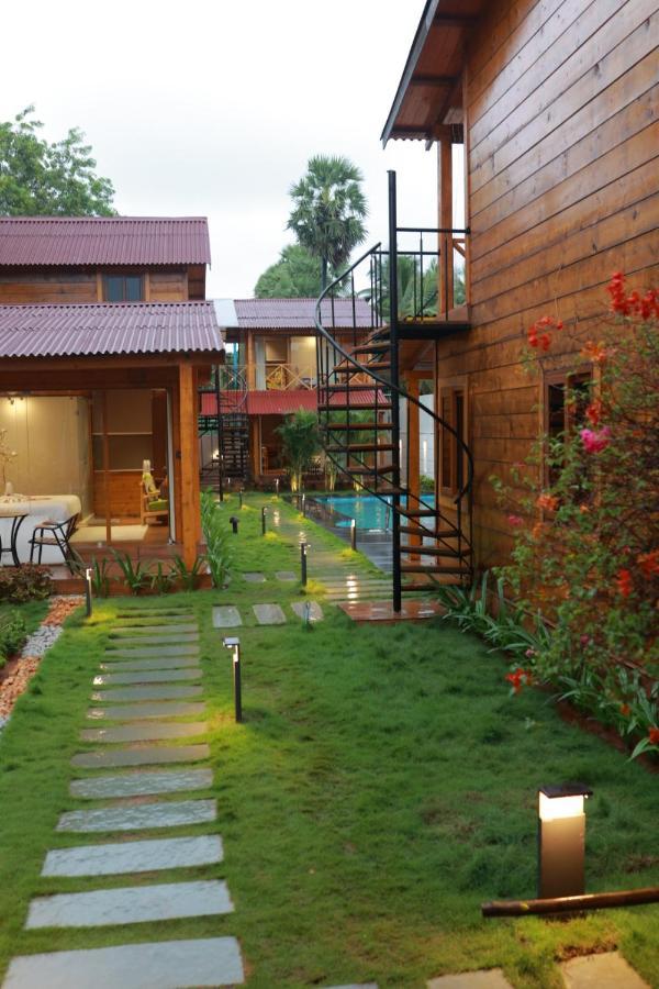 Wooden Ecr Sea Resort Puducherry Buitenkant foto