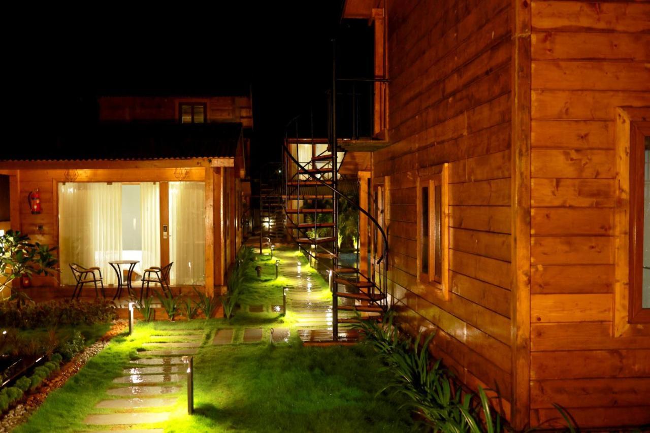 Wooden Ecr Sea Resort Puducherry Buitenkant foto