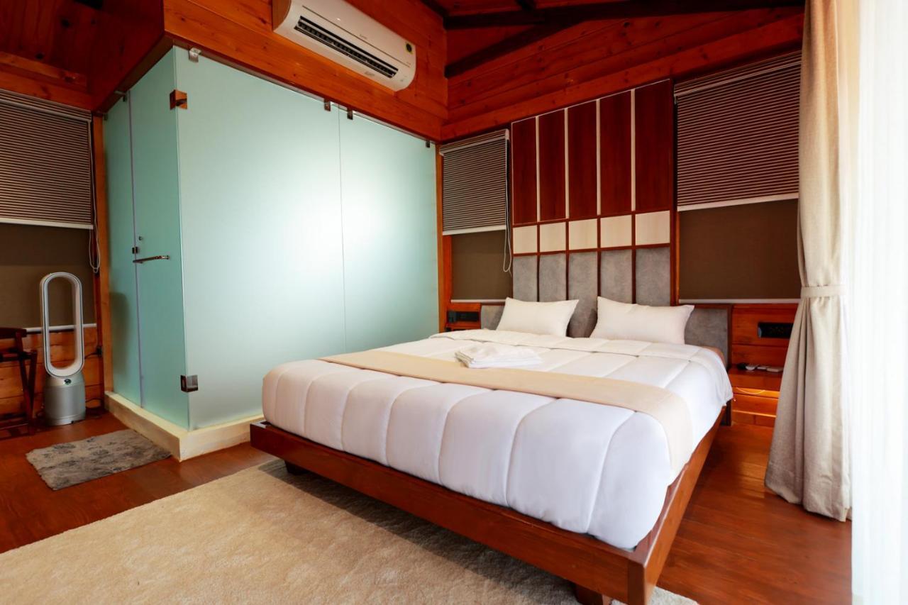 Wooden Ecr Sea Resort Puducherry Buitenkant foto