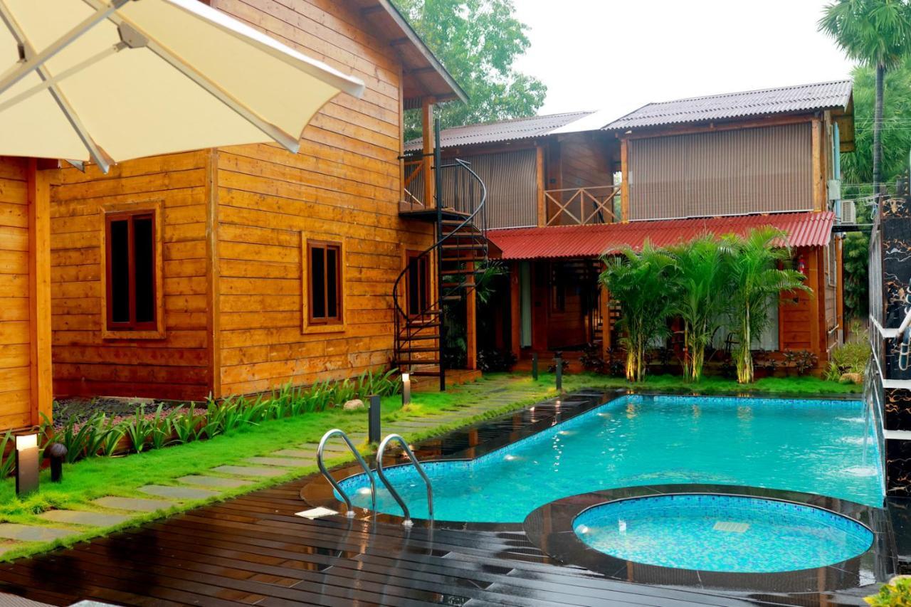 Wooden Ecr Sea Resort Puducherry Buitenkant foto